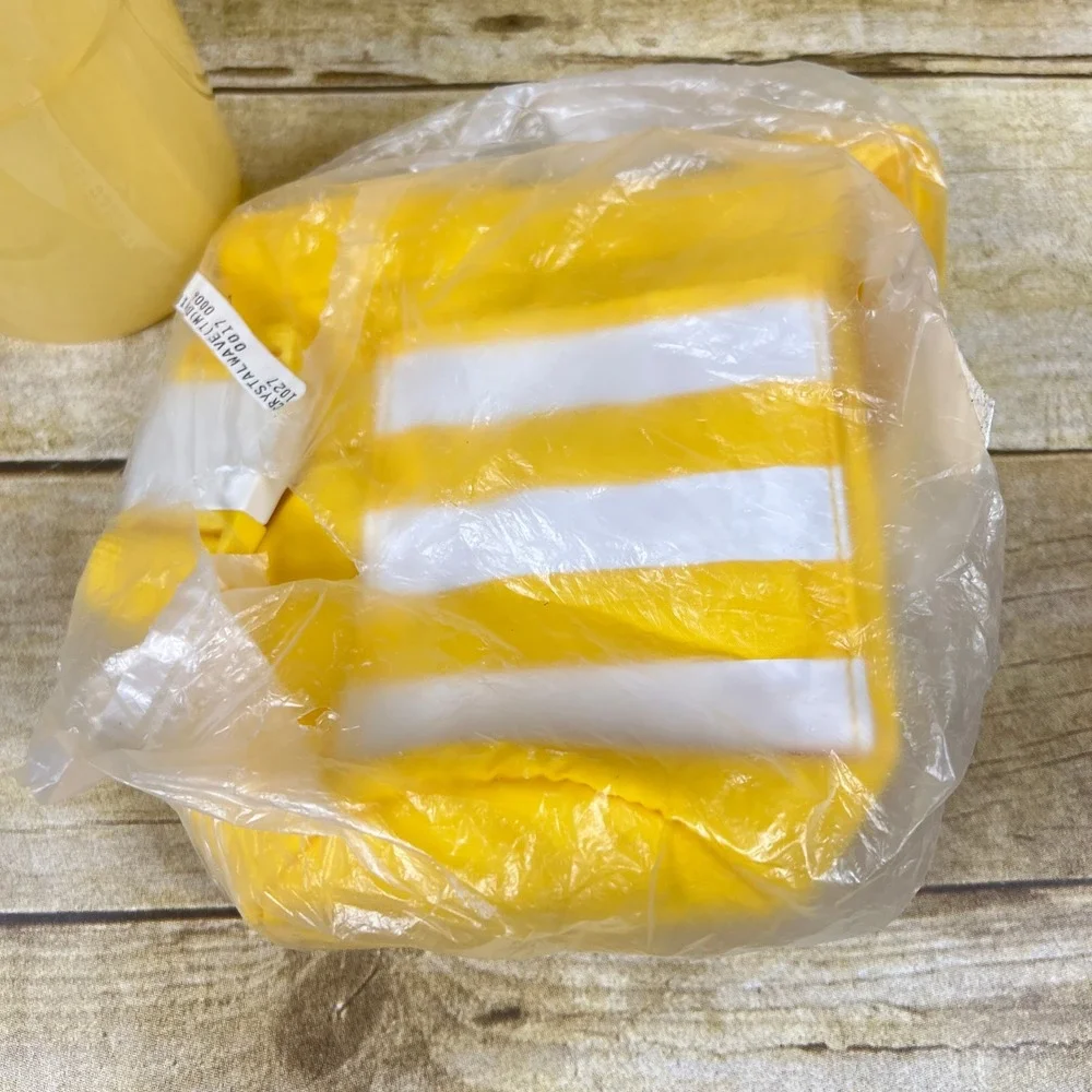Vtg Tupperware Thirstquake 30oz Tumbler Insulated Carrying Bag Yellow and White